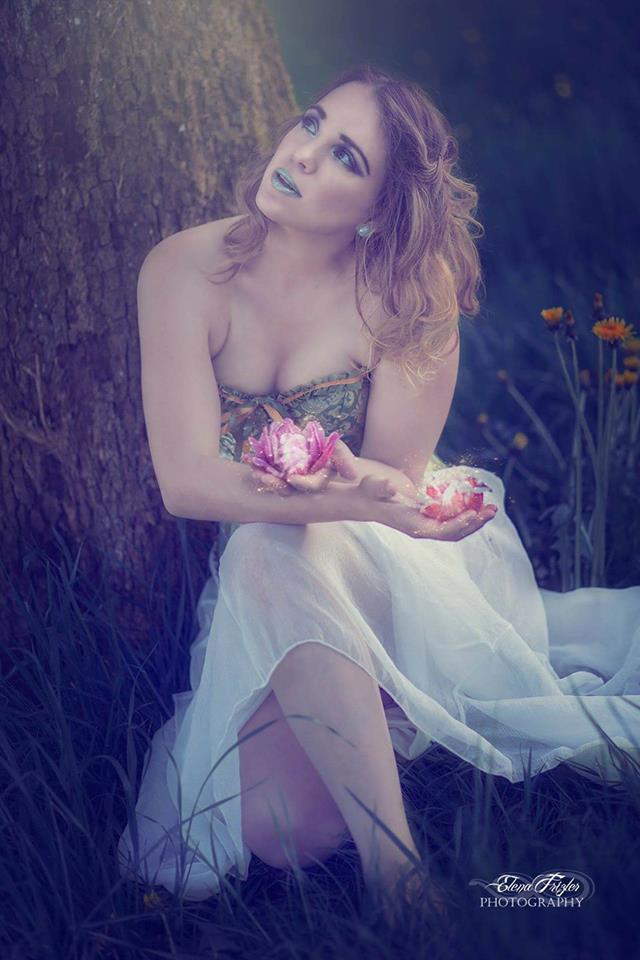 Made by: Elena Frizler Photography & Art