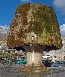 Barjols la fontaine du champignon