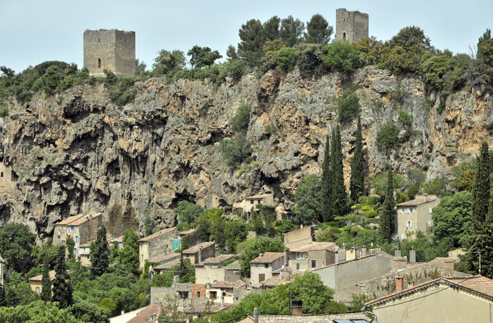 Le ROCHER et ses 2 tours sarrasines