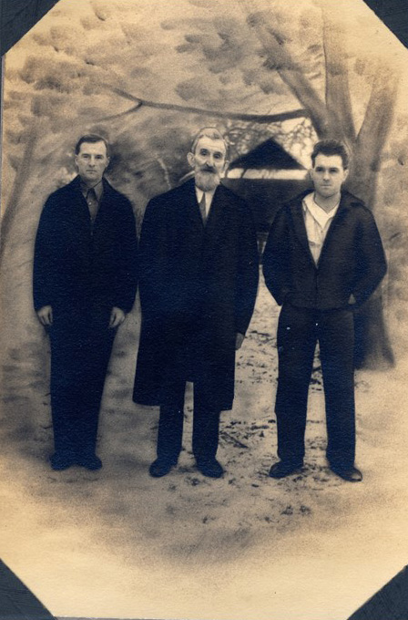 Otto Eitzenberger, sein Onkel Max Bartl und Max Eitzenberger jr., 1936. Max Bartl war ein kräftiger Mann mit legendär großen Händen.