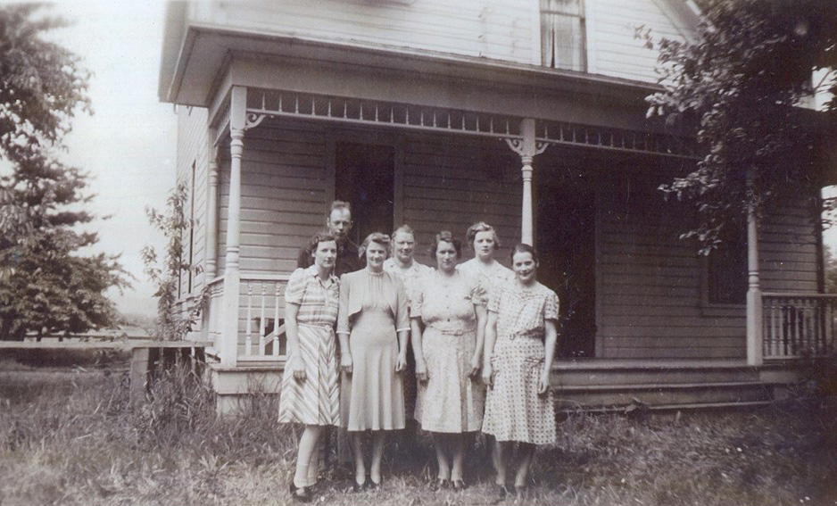 Kinder von Anton und Rose Krätz, v.l.: Meta Strotz, John Krätz, Antonia Sander, Helen Ottem, Margaret Carlson, Bertha Strotz, Rosie Brodersen, 1938
