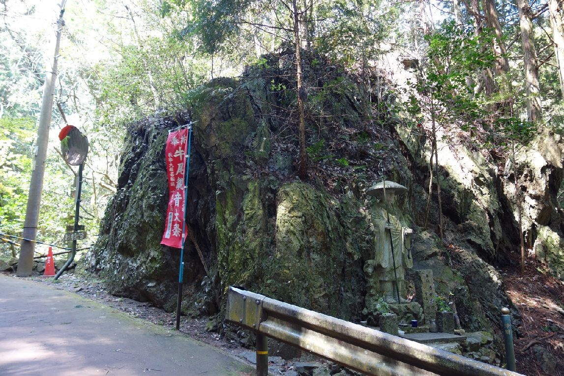 ７．お経岩