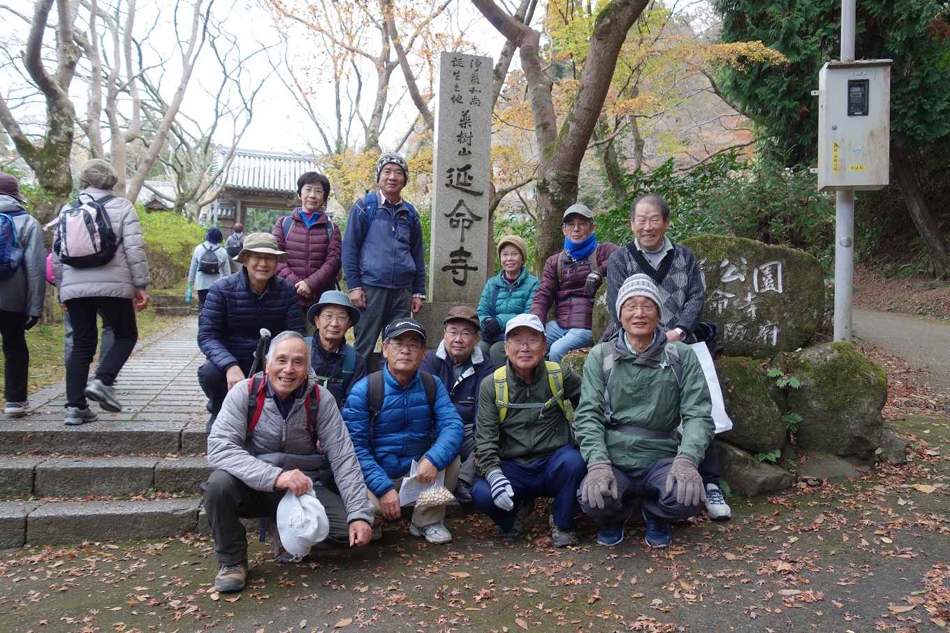 8. 延命寺にて記念撮影（地元の東井さんも参加）