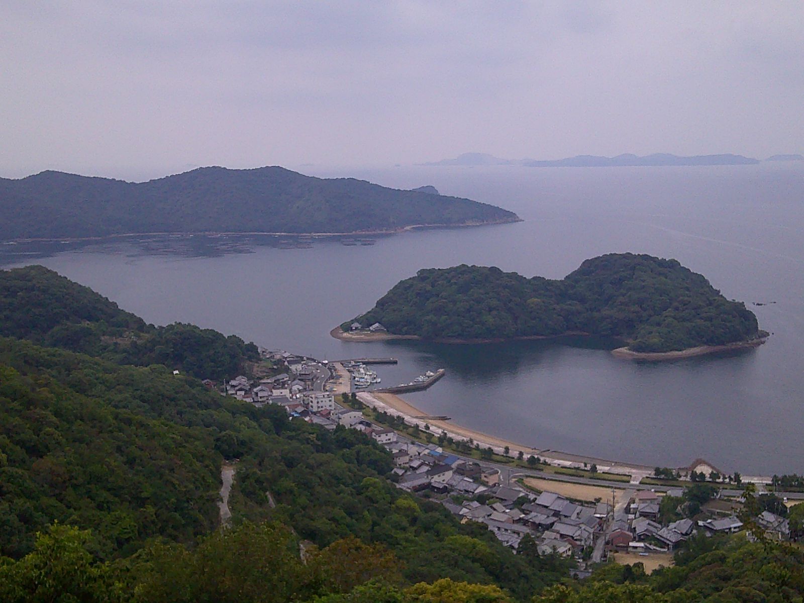 １７．茶臼山より生島を望む