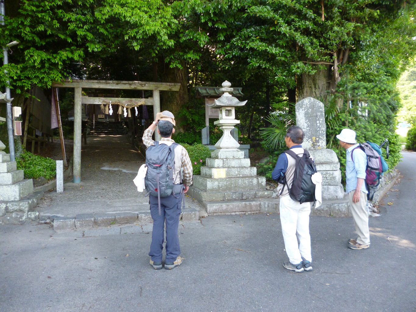 18. 宇賀神社に下りる