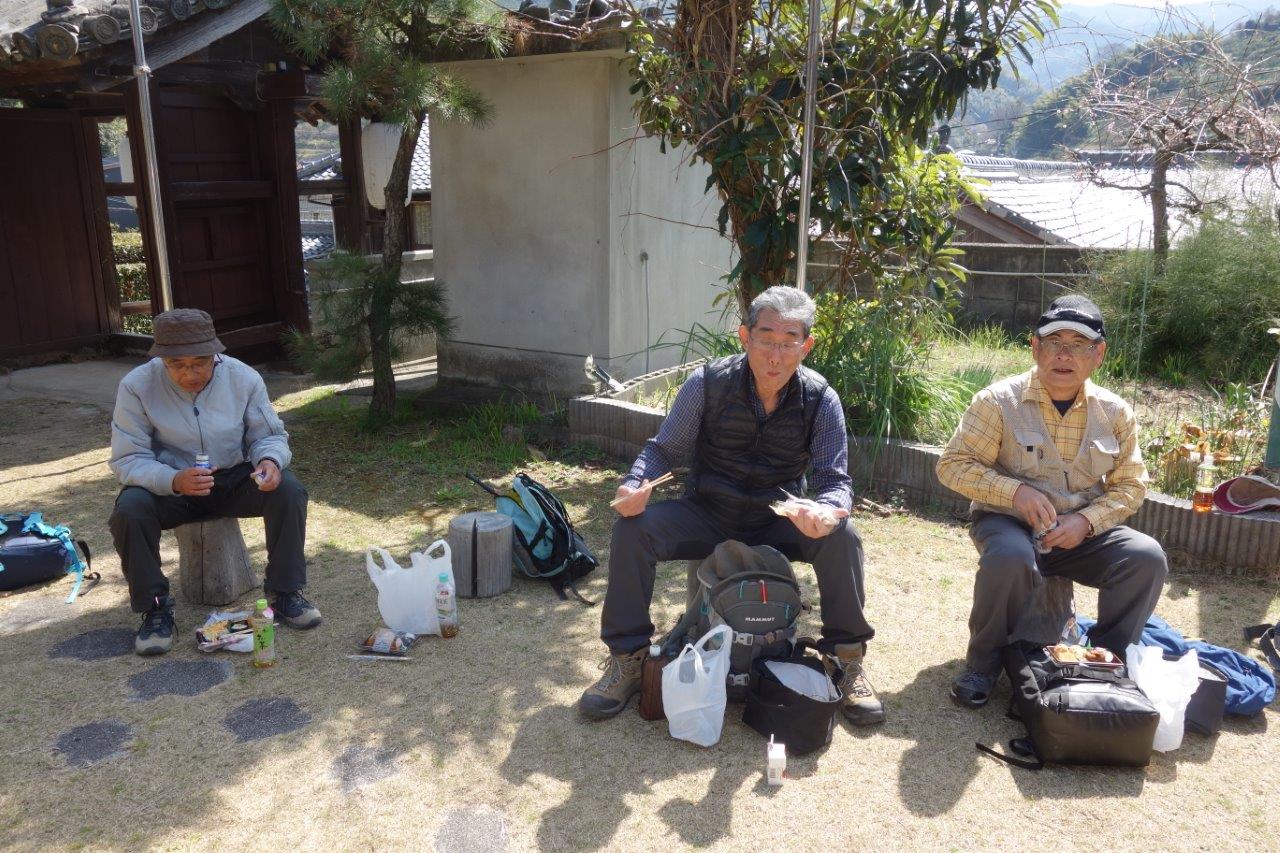 21. 阿弥陀寺で昼食②