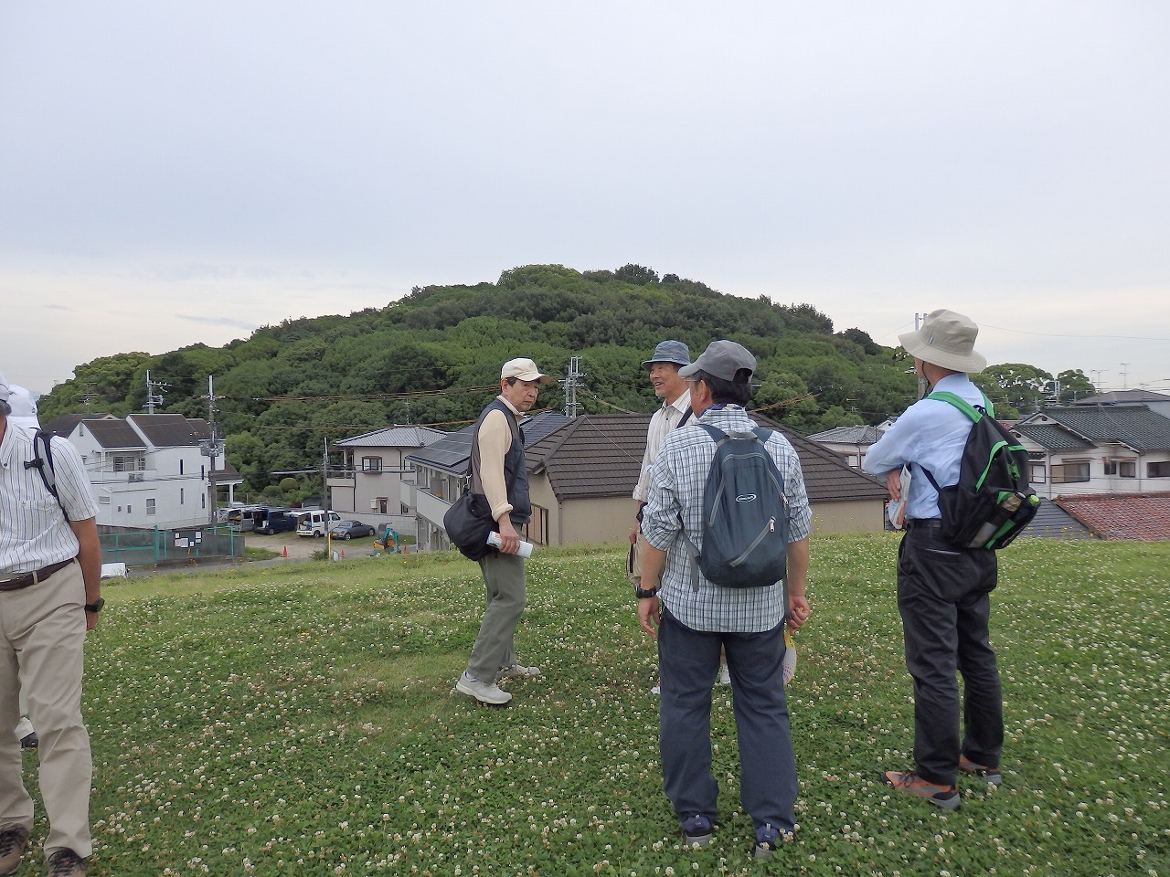 ⑥鍋塚古墳にて