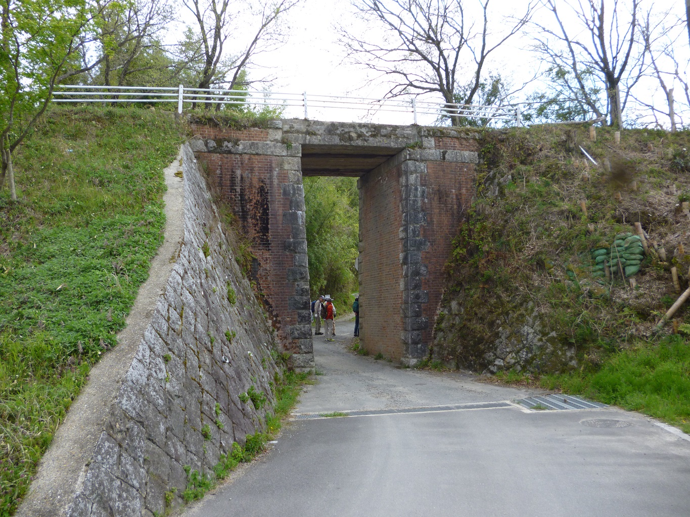 10. 赤橋