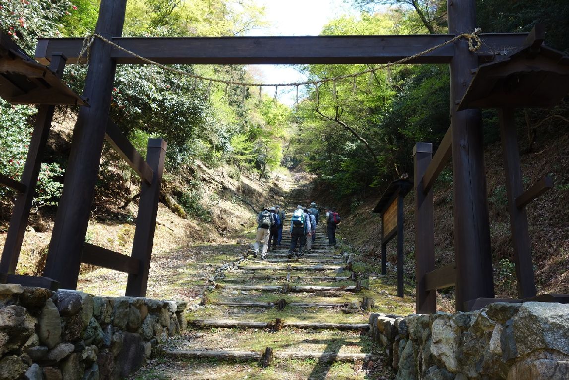 １１．黒門を潜り、法厳寺へ