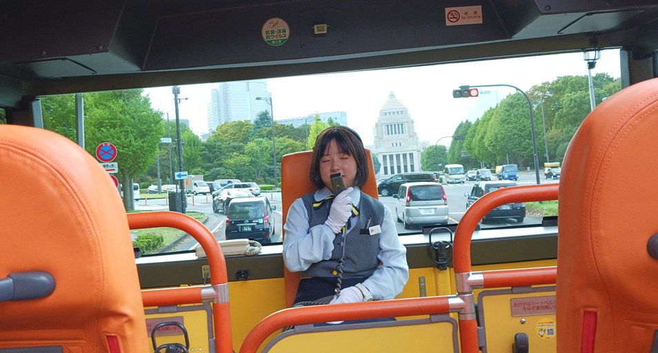 9)前方に国会議事堂
