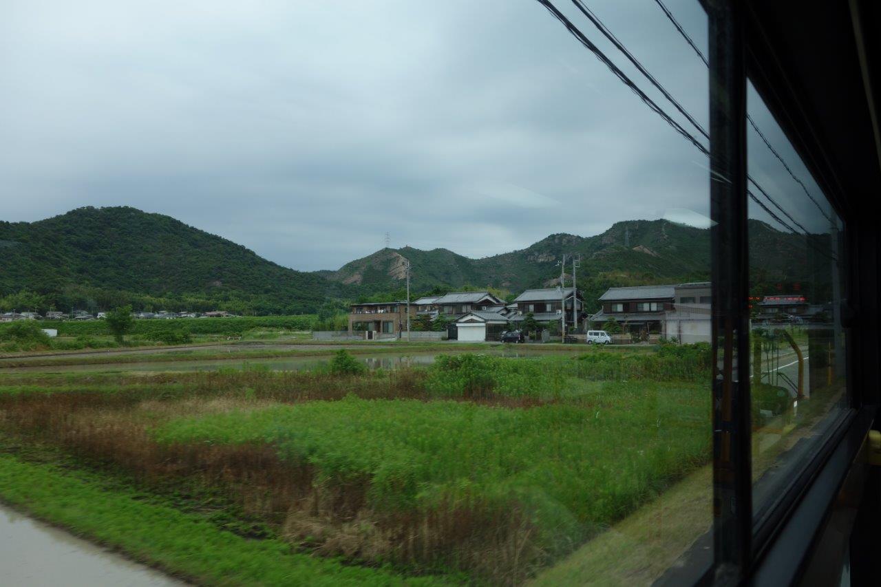 3. 車窓から望む百閒岩