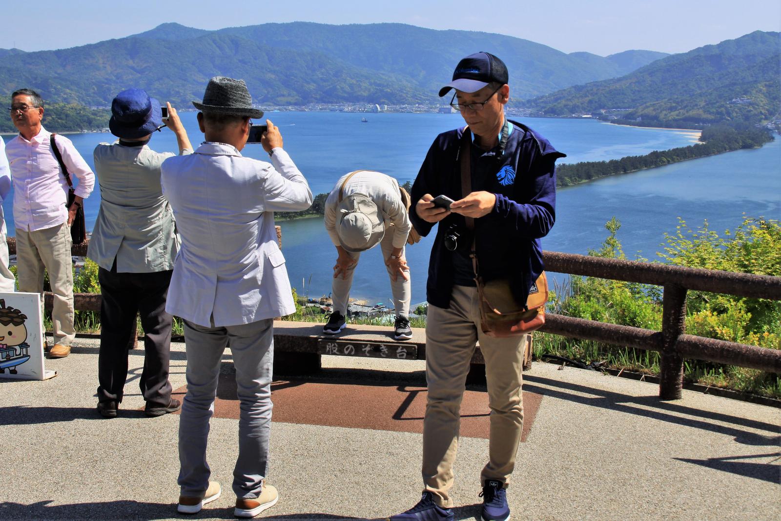 名物「股のぞき」