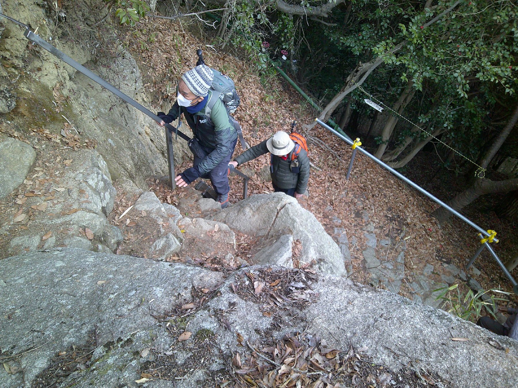 １２．山頂前の急登を頑張る