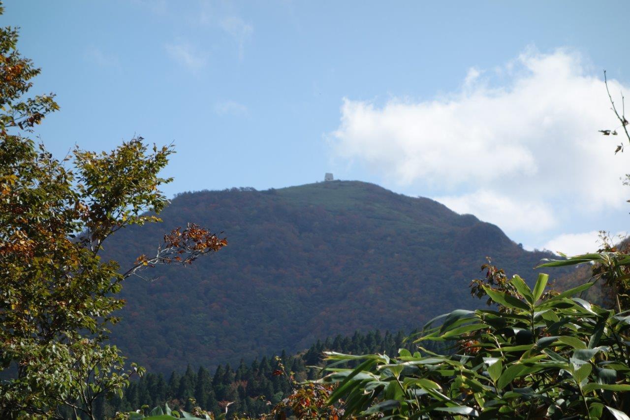 35. 避難小屋から見る氷ノ山