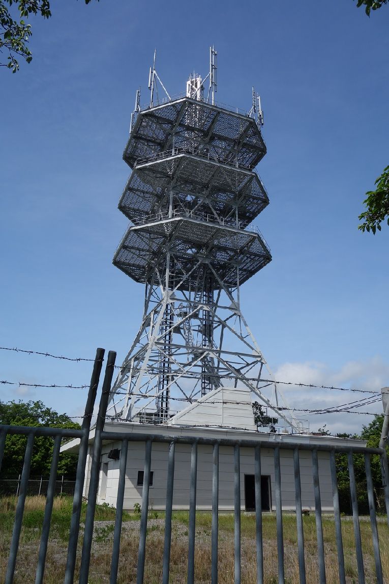 26．前山に設置されているＮＴＴの電波塔
