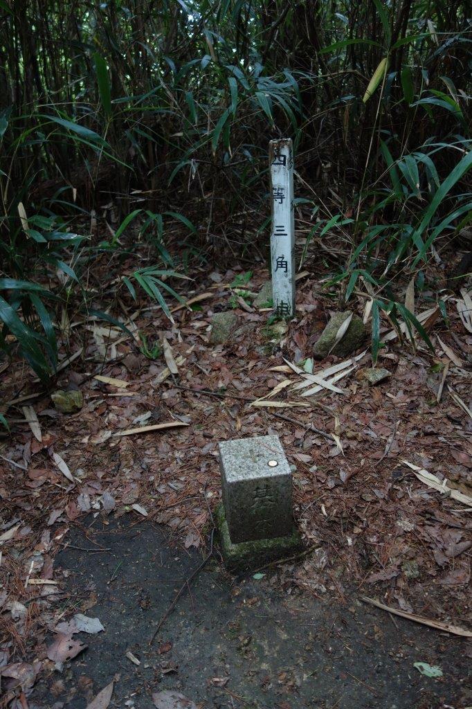 9. 落葉山の標石