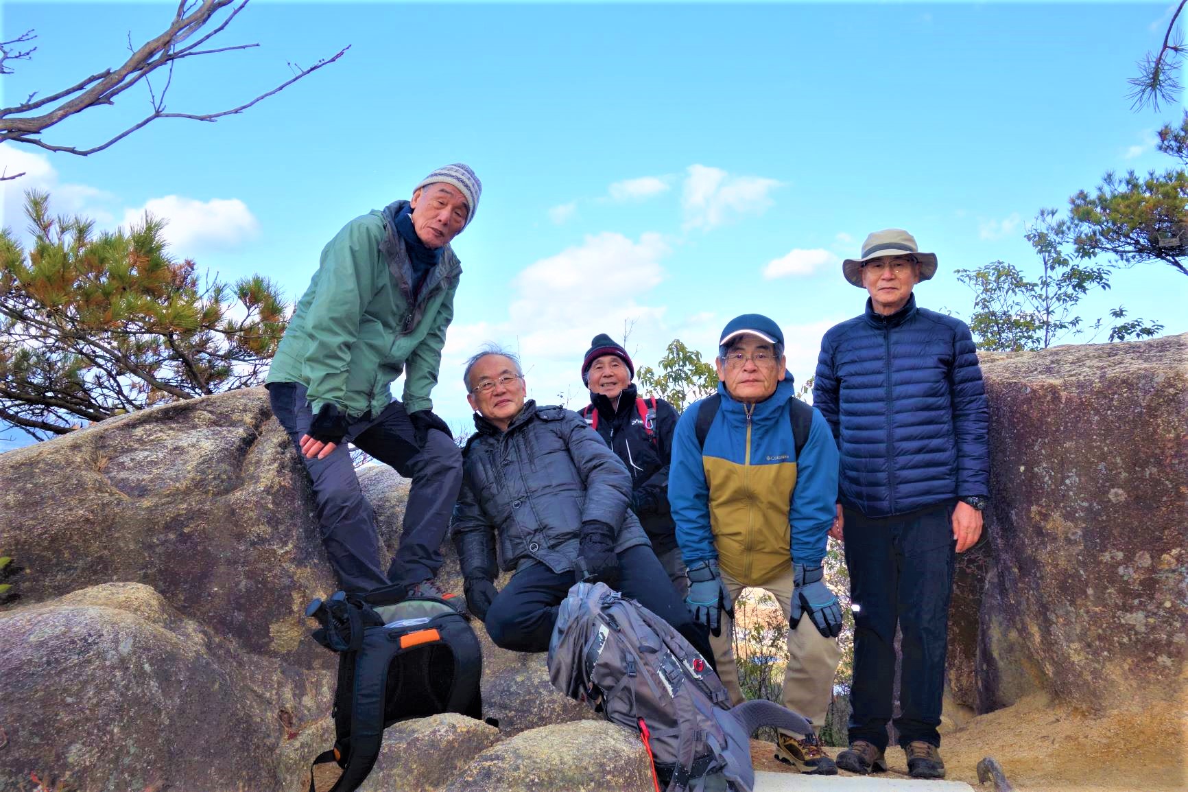１９．堂山山頂にて