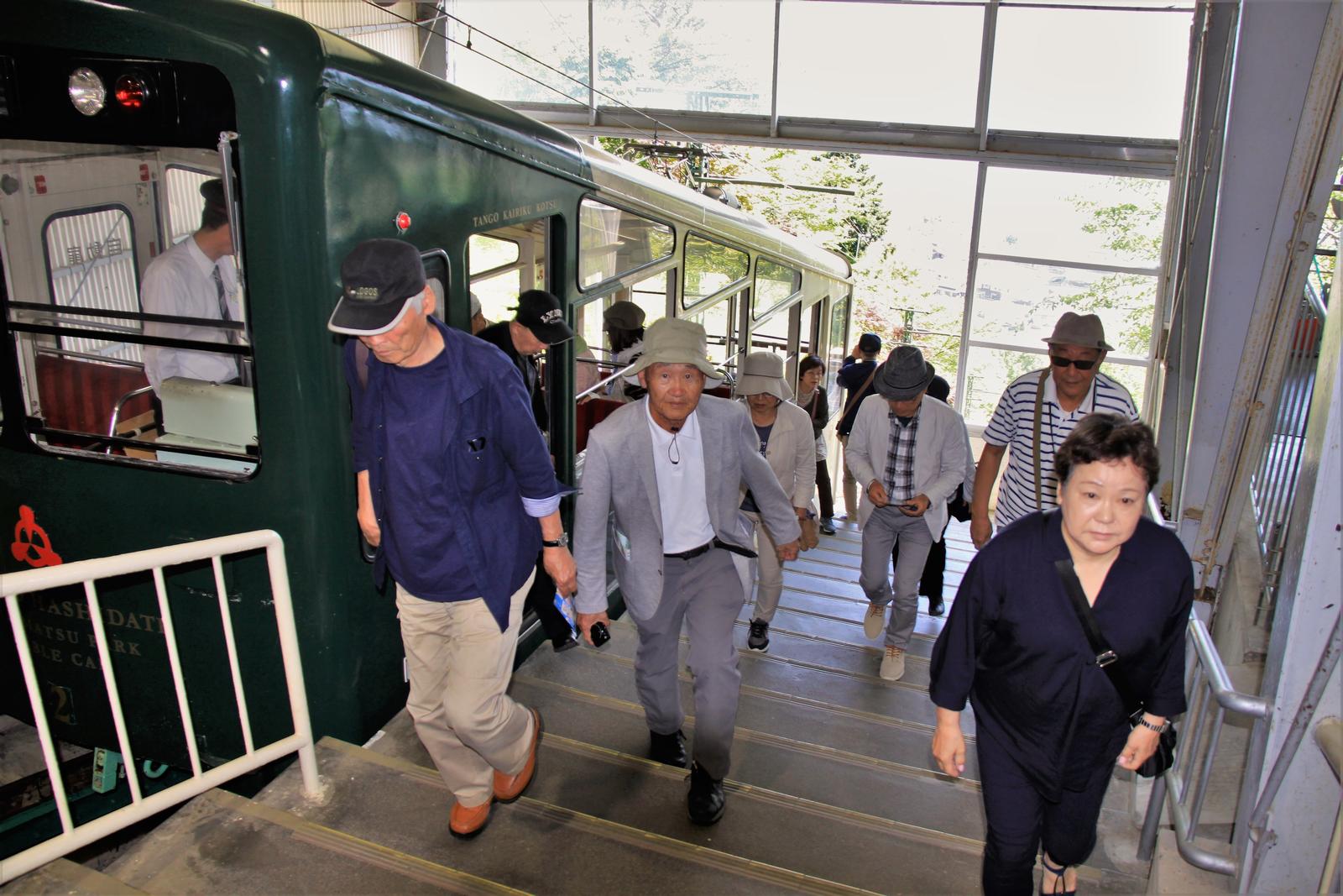 傘松公園駅到着