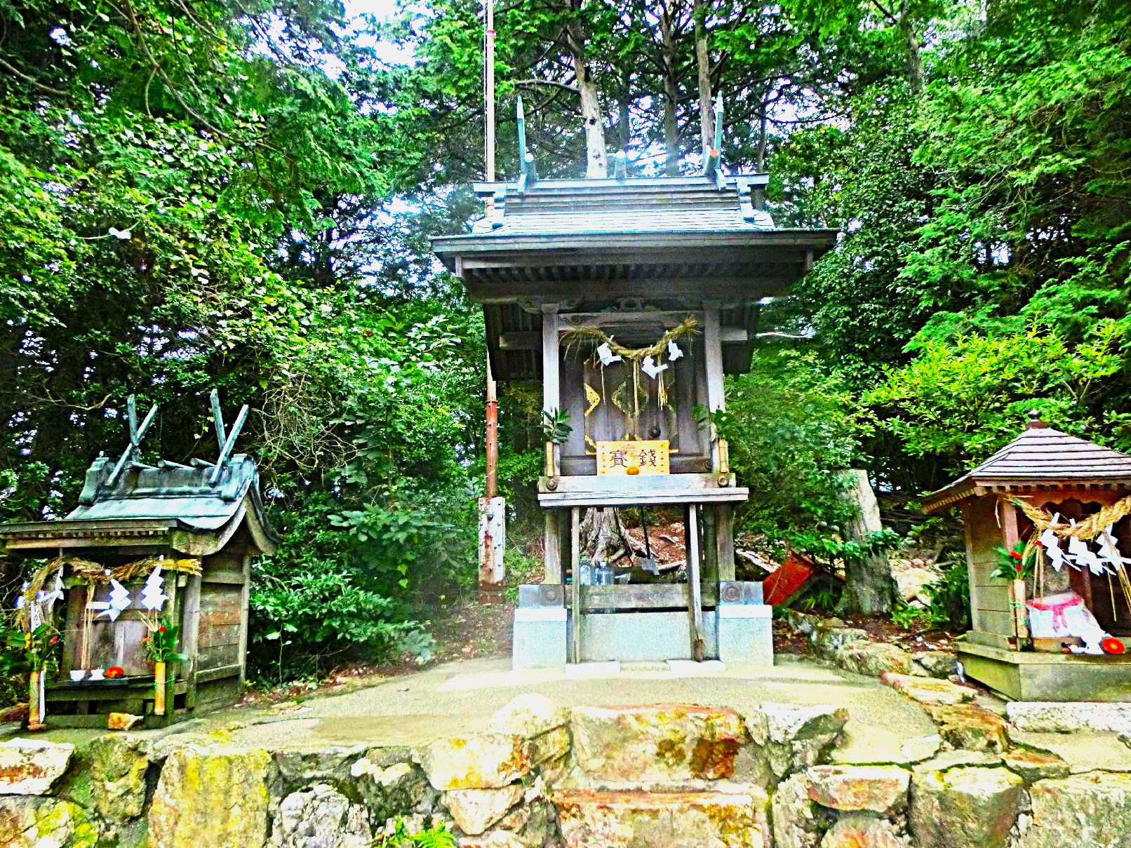 １５．山頂の祠