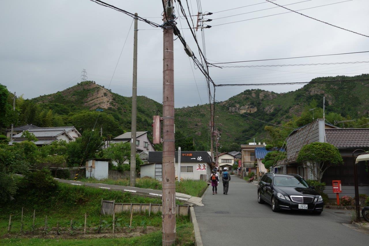 6. 百閒岩から右に広がる岩山群