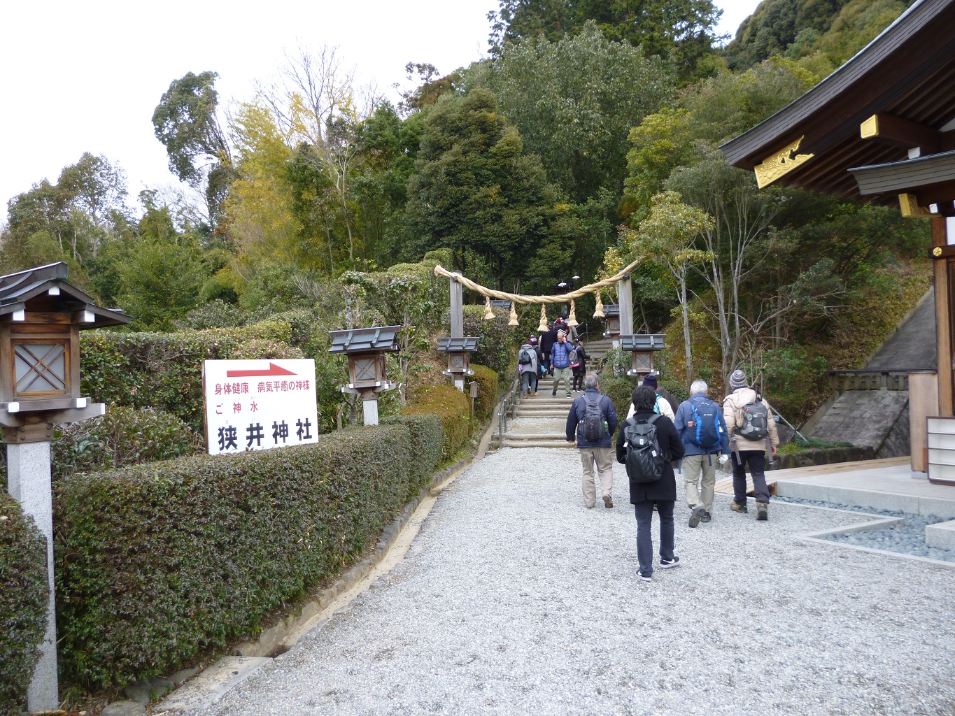 8. くすり道を経て狭井神社へ向かう