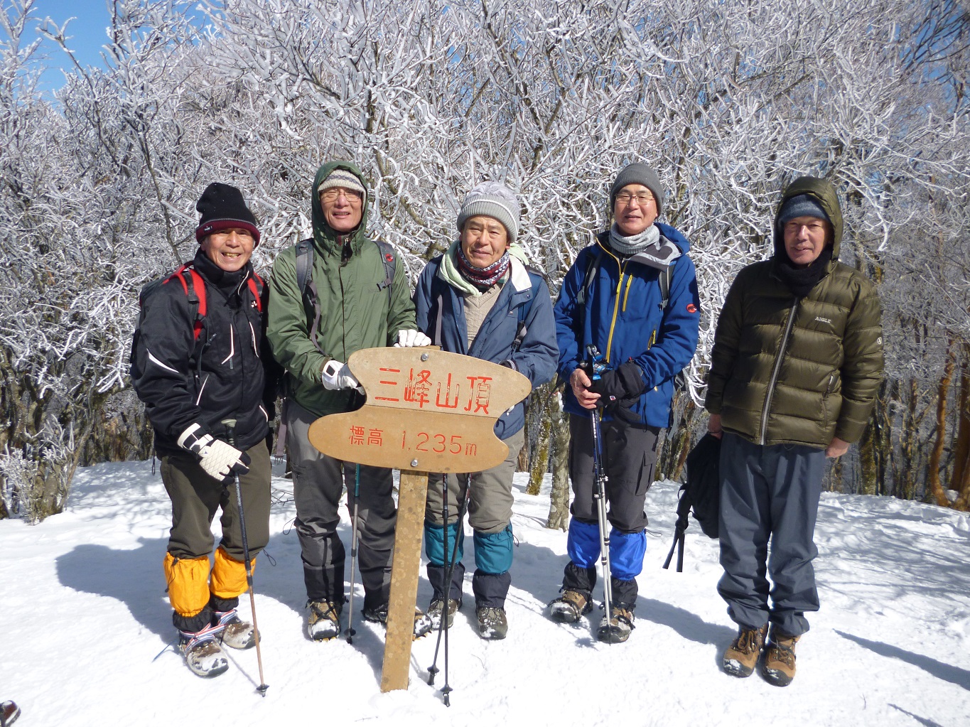 20. 山頂で記念撮影
