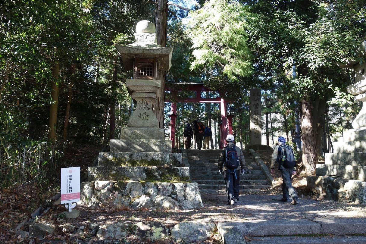 ７．當麻山口神社の鳥居