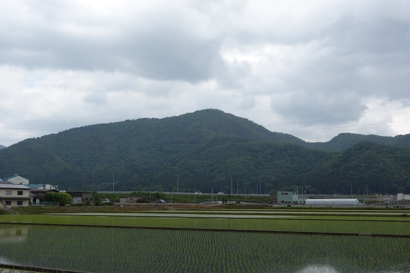 4. 本日の目的地、小谷山全景