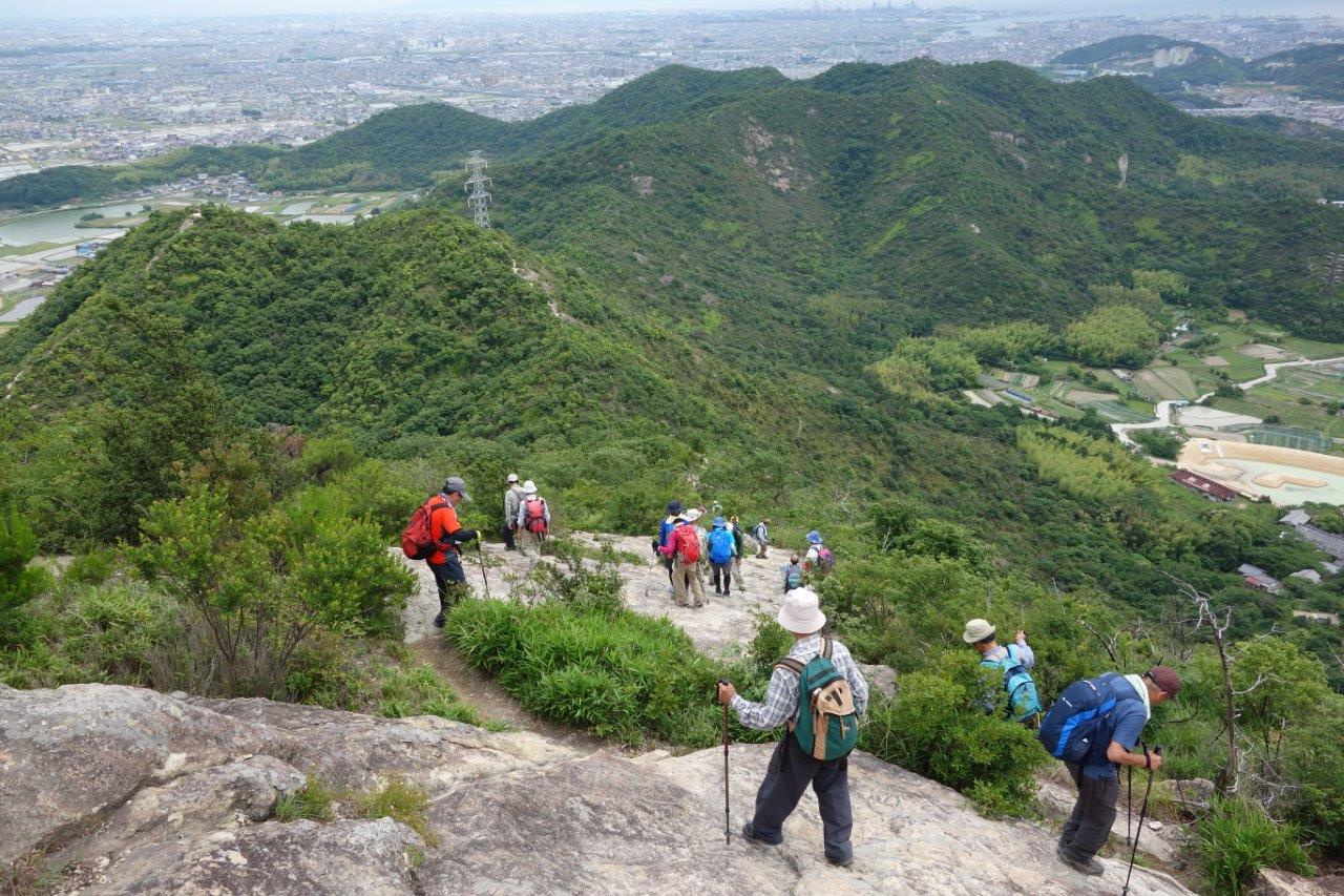 31. 小高御位山に向かって下る