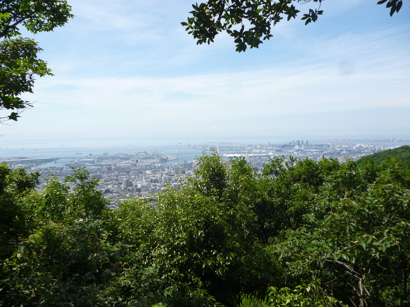 4. 城山（鷹尾山）から神戸方面を望む
