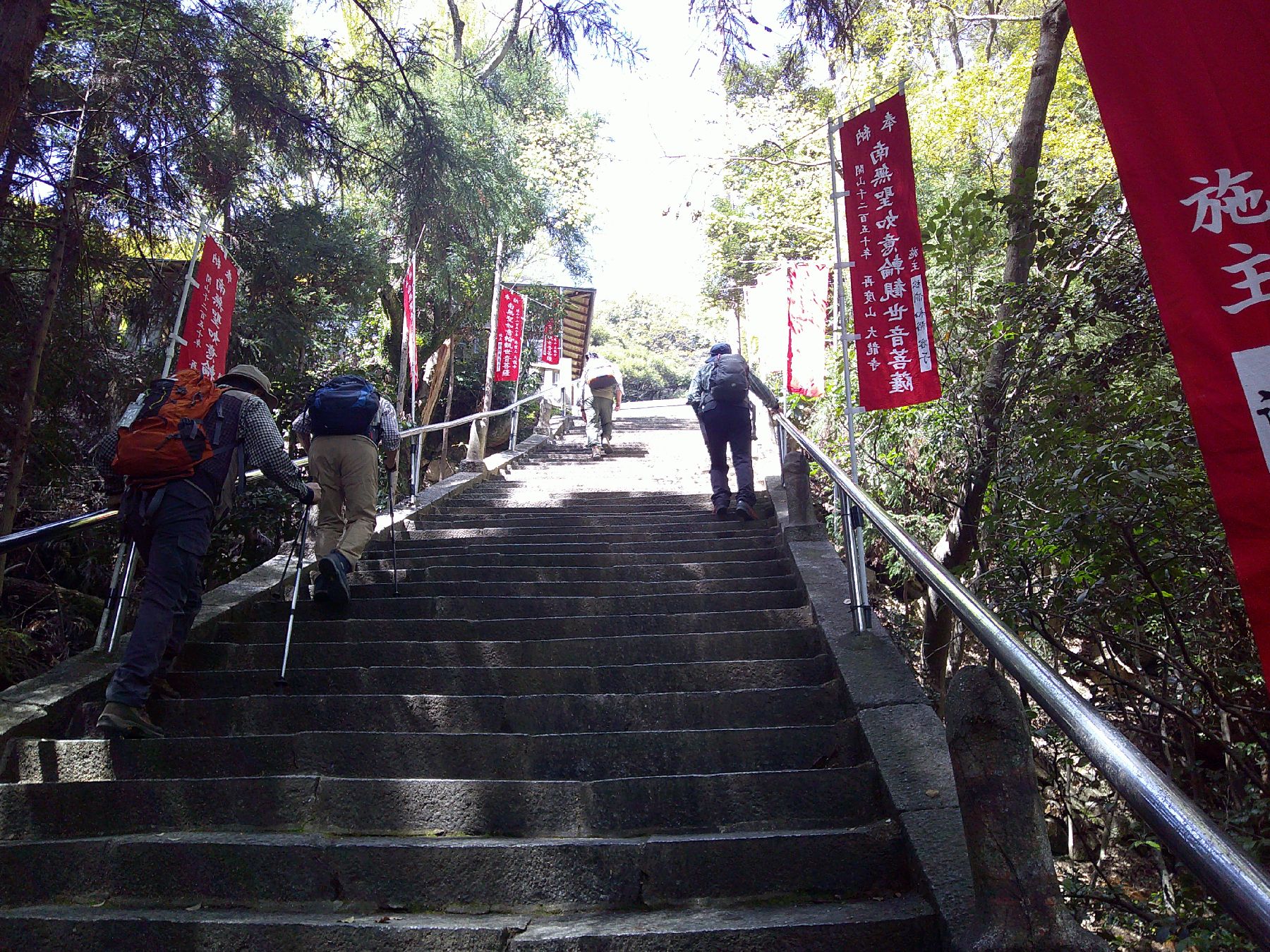 １３．長い大龍寺石段