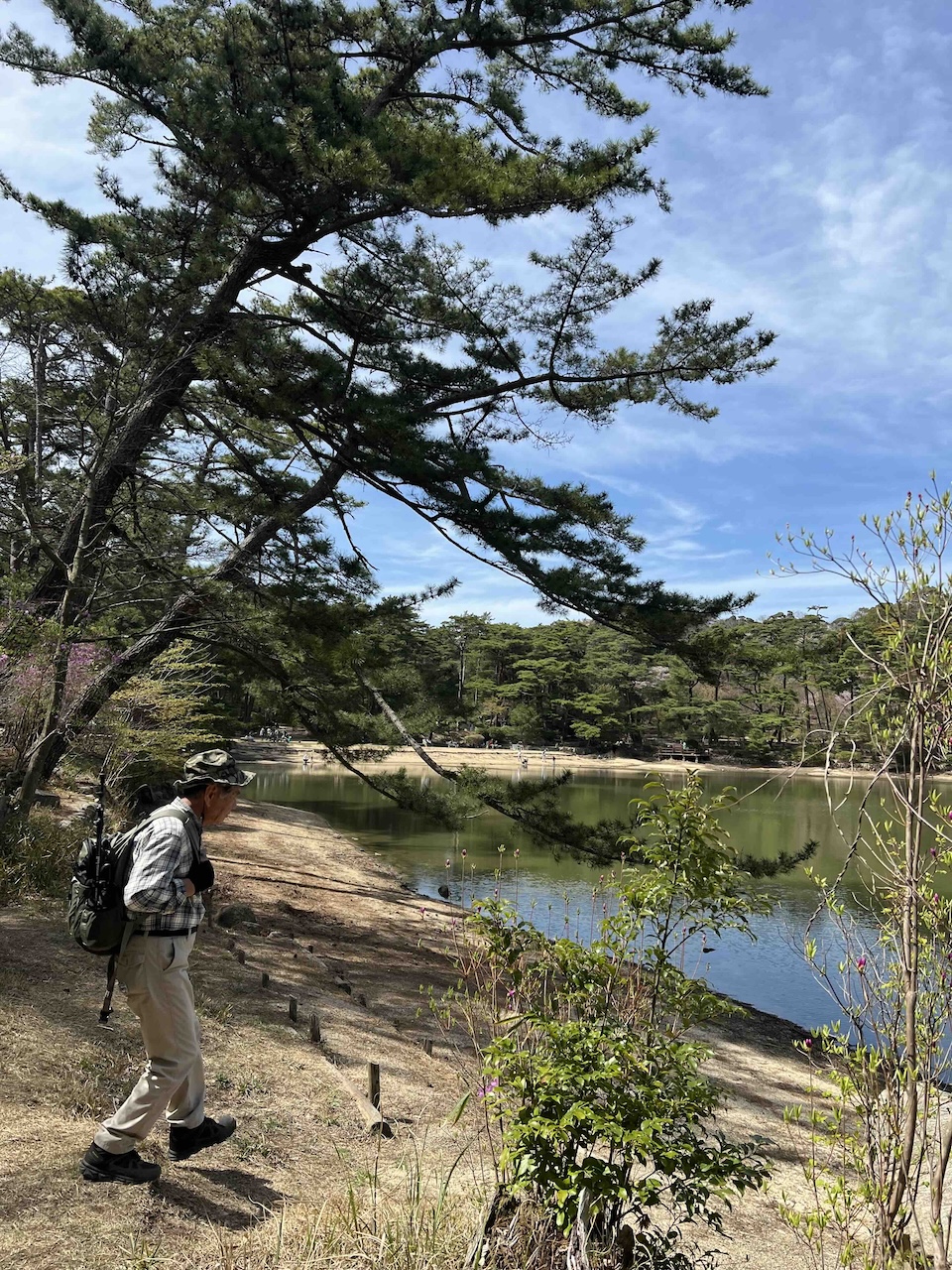 ２４．修法ヶ原池にて