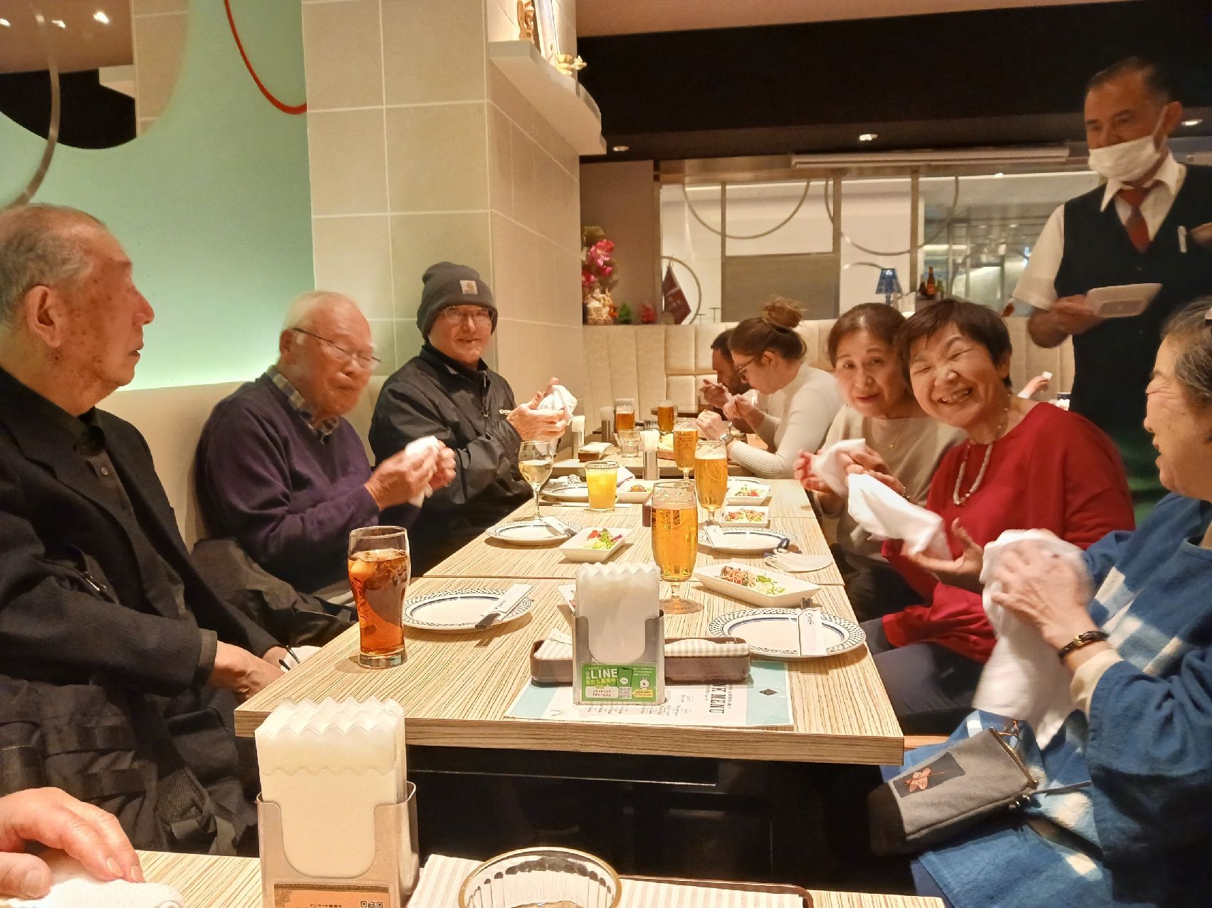 反省会；今回は「アジアンレストラン　バジル」