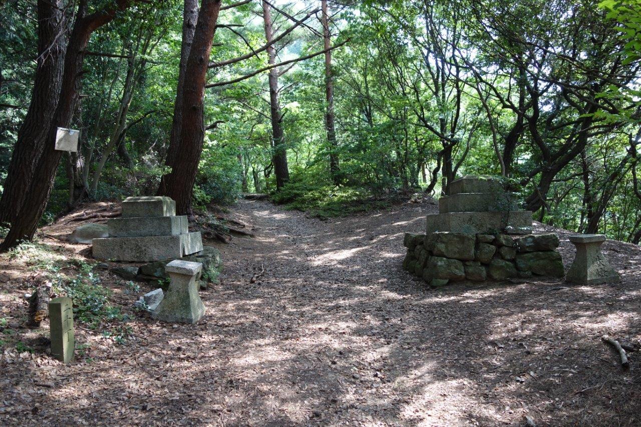 34. 枇杷平の灯籠跡