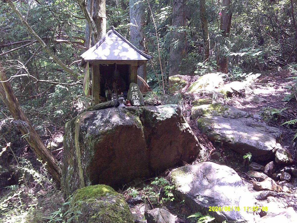 ６．地蔵尊の祠