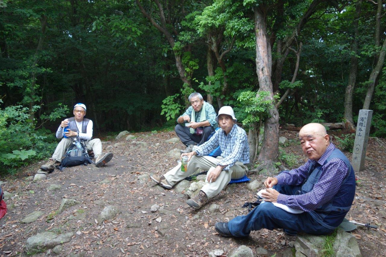 20. 山頂で昼食休憩