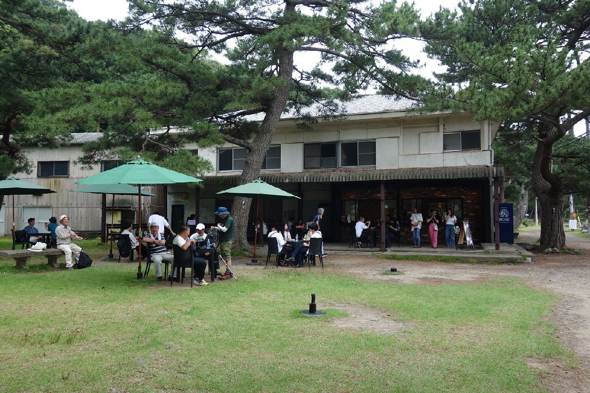 ３０．野奈浦の休憩所で一休み
