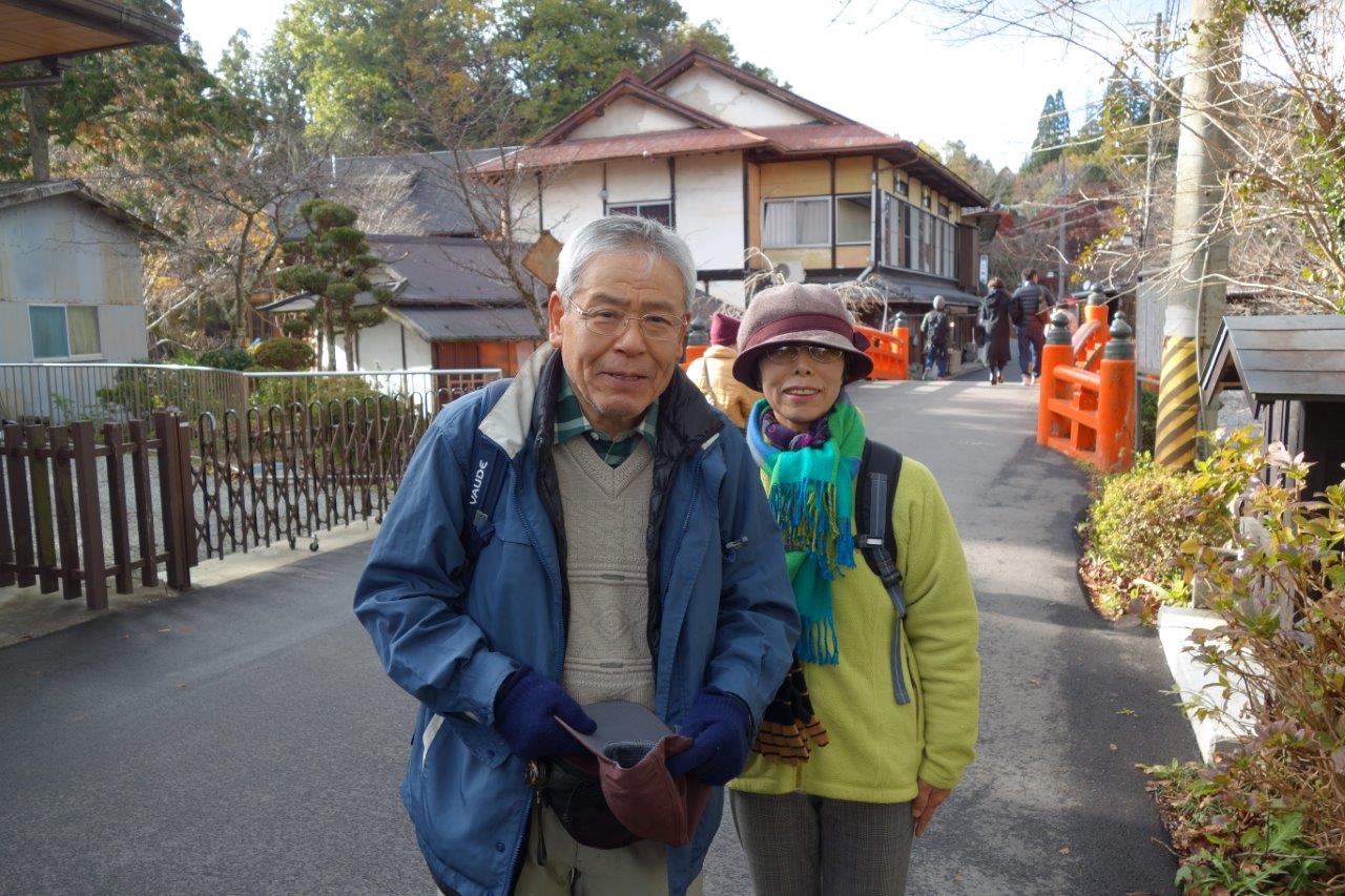 25. 山上駅バス停にてお別れ、お疲れ様