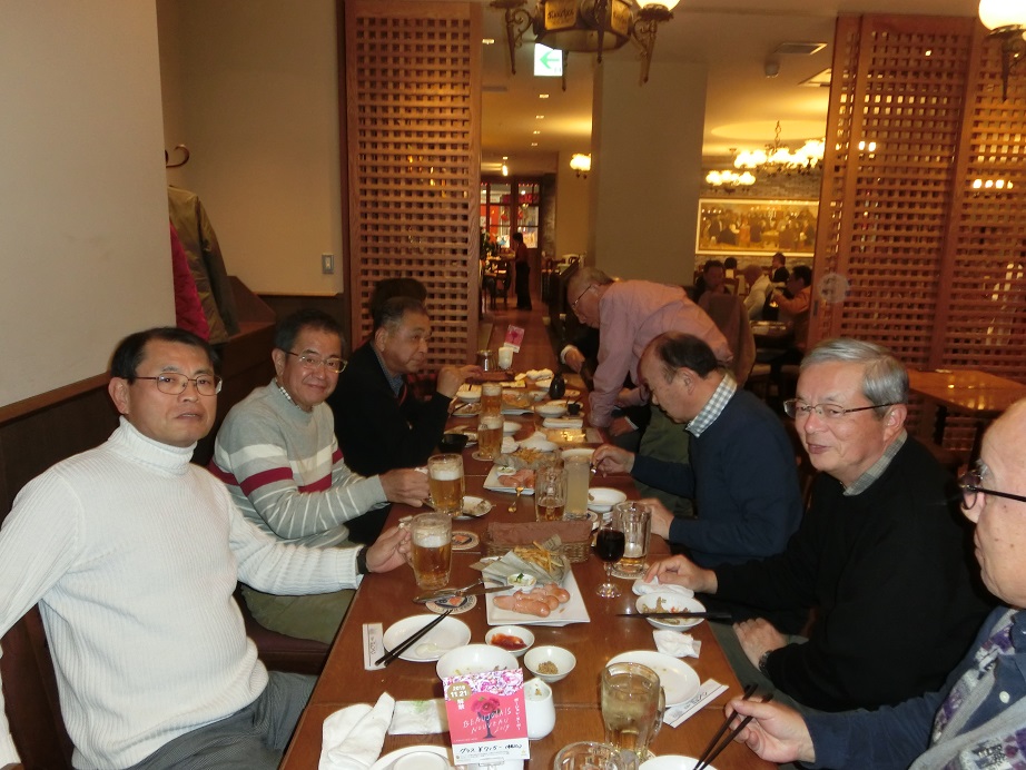 大阪茶話会忘年会（筆者；左端）