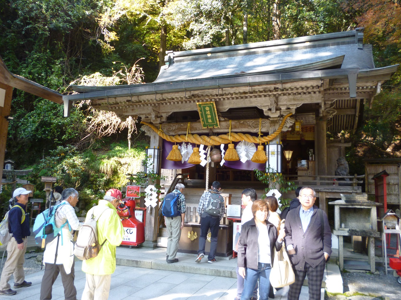 6. 火祭りで有名な由岐神社に詣でる