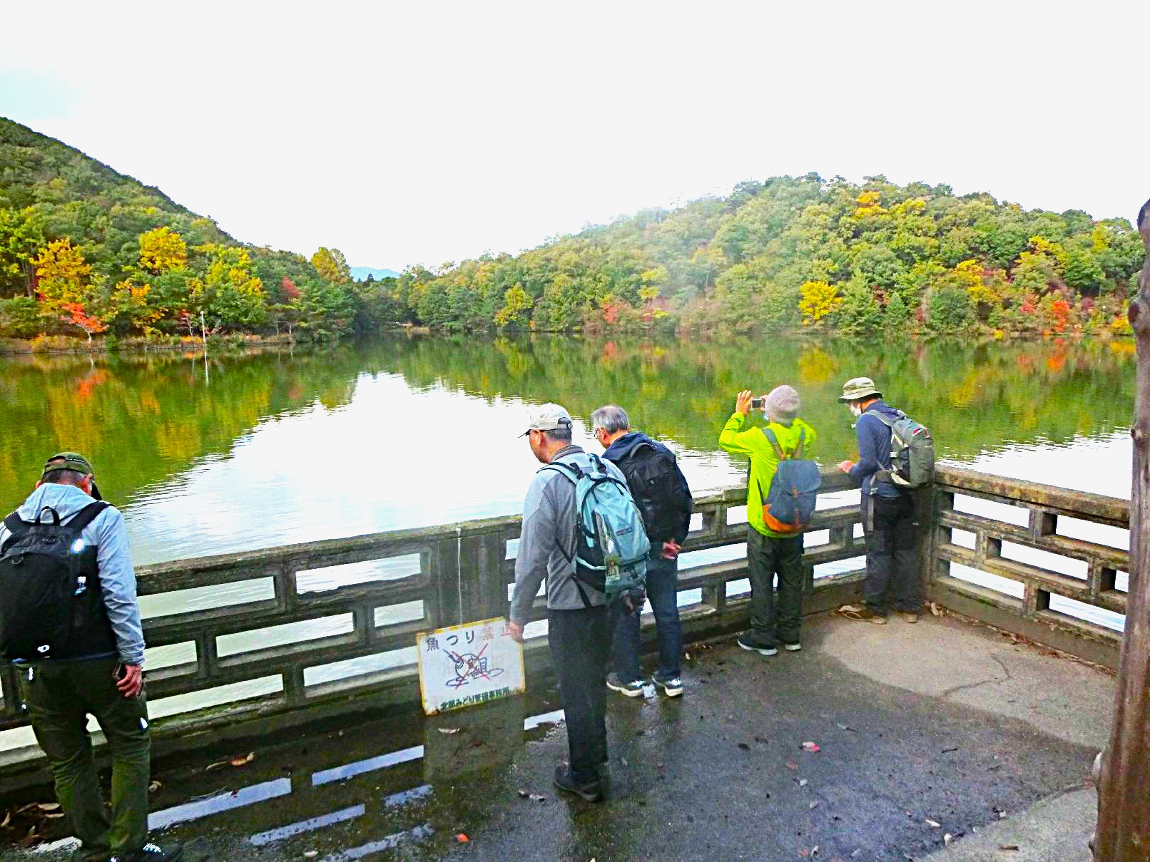 １０．池のほとりにて