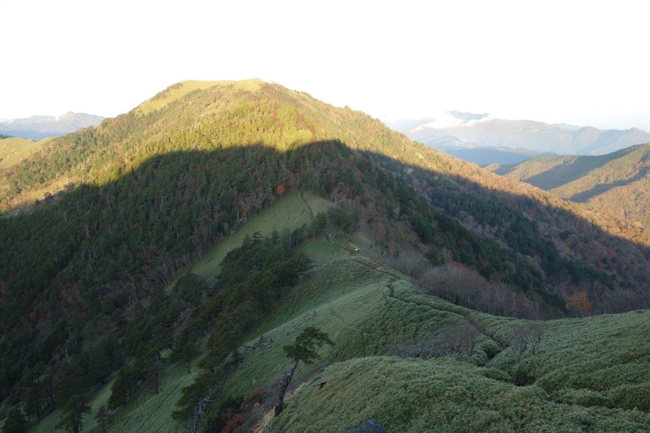 49. 一ノ森から剣山に続く道