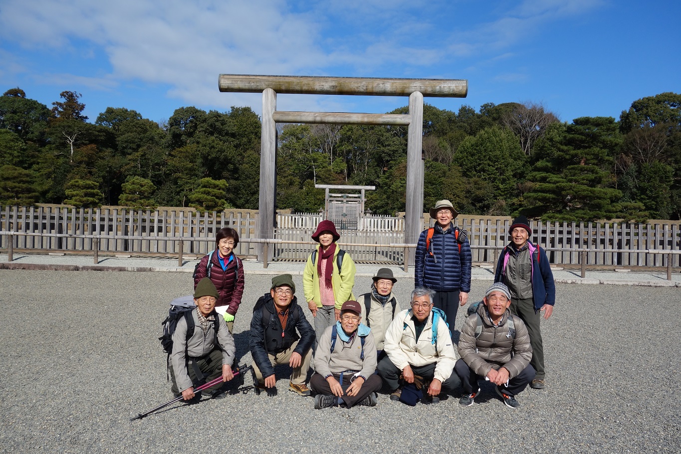 10. 神武天皇陵で記念撮影
