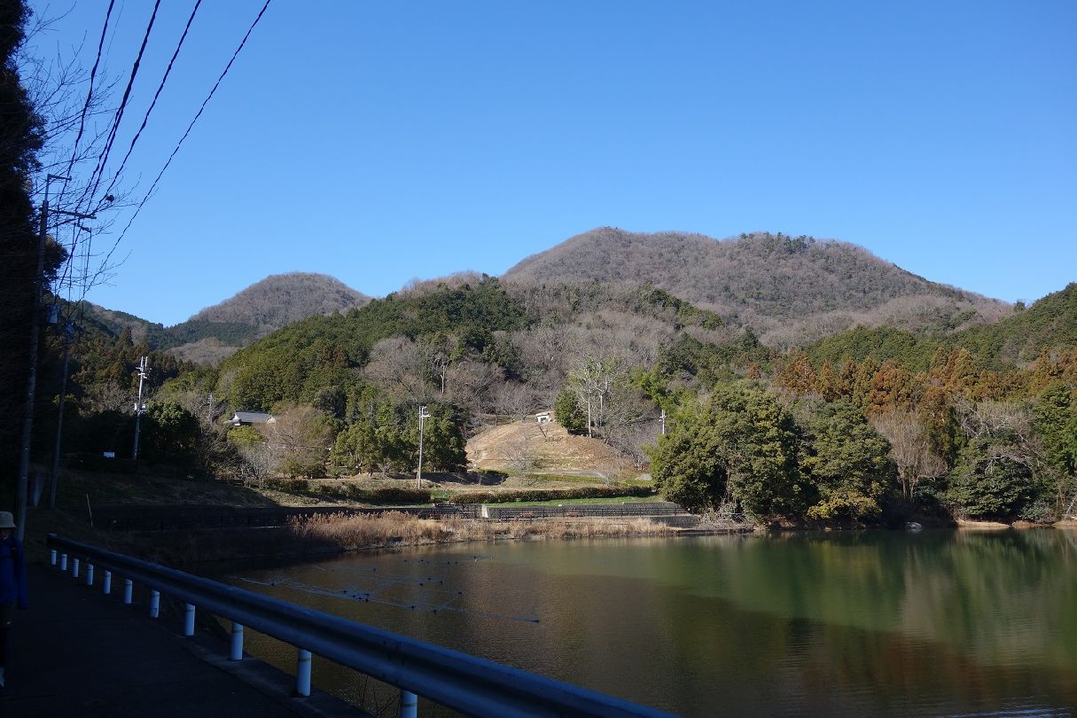 ９．大池から眺める二上山