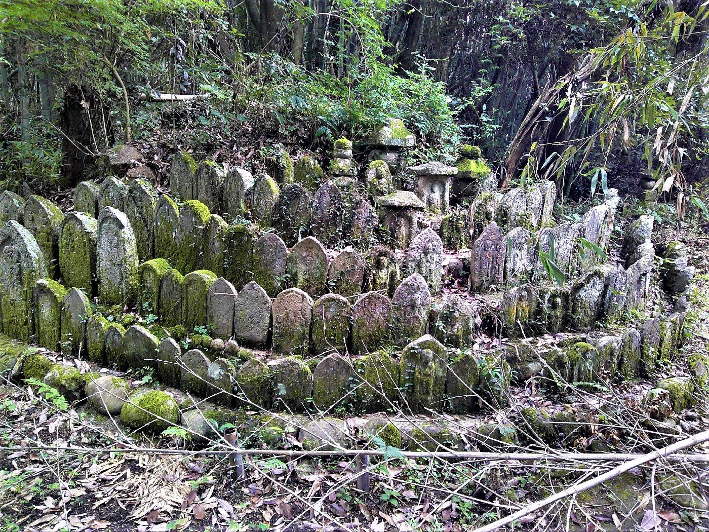 １６．大門石仏群