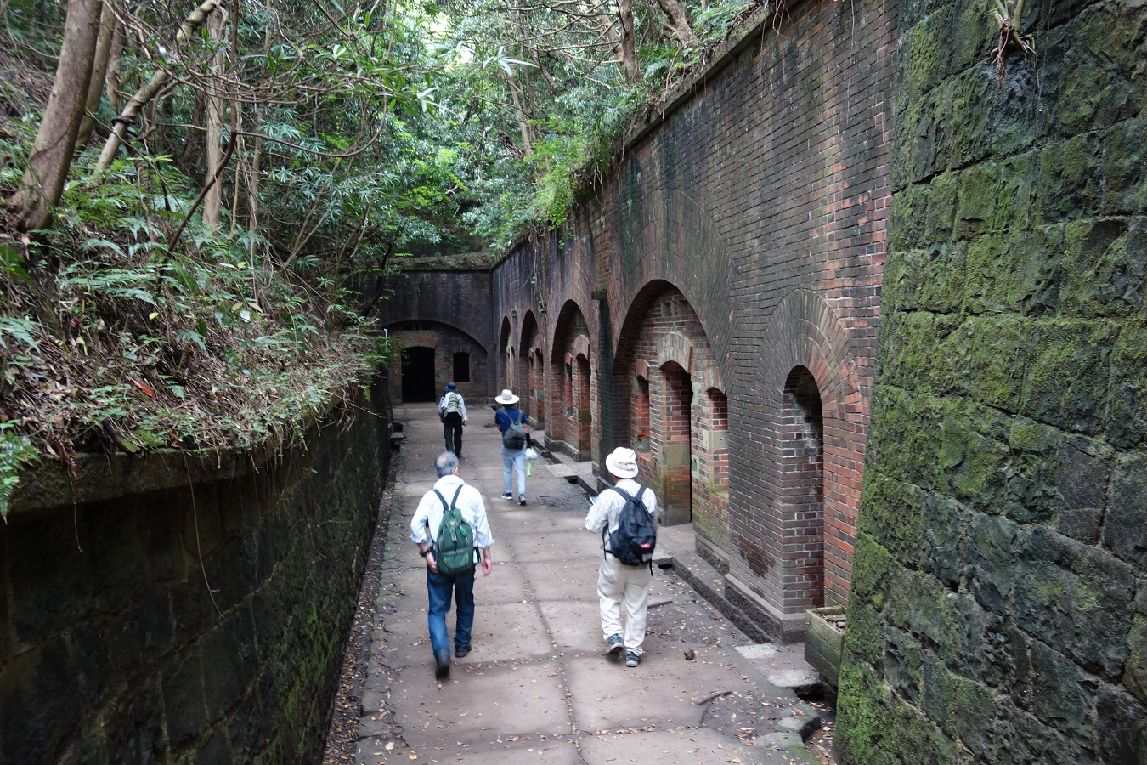２５．レンガ積みの砲台跡