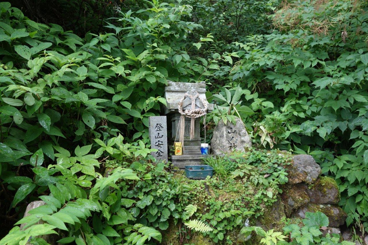 0908 五合目の「山の神さん」