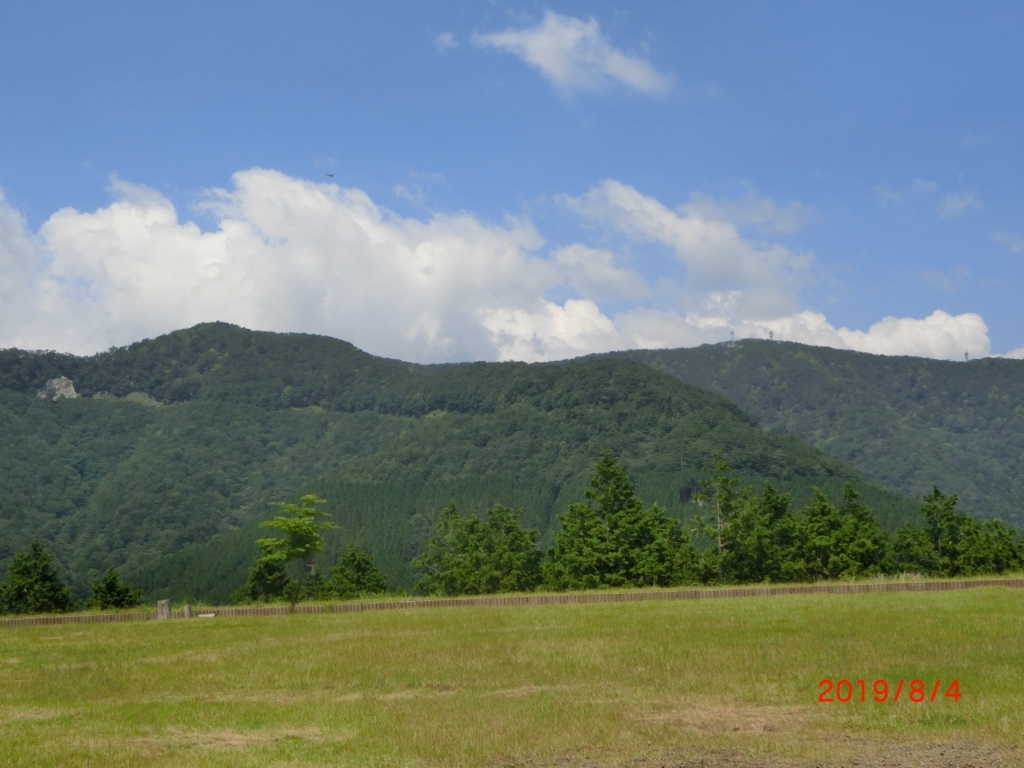 １５．護摩壇山と龍神岳を望む