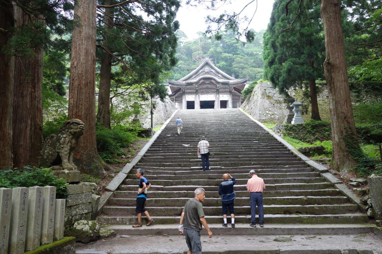 18. 神門を潜った先の奥宮前の石段
