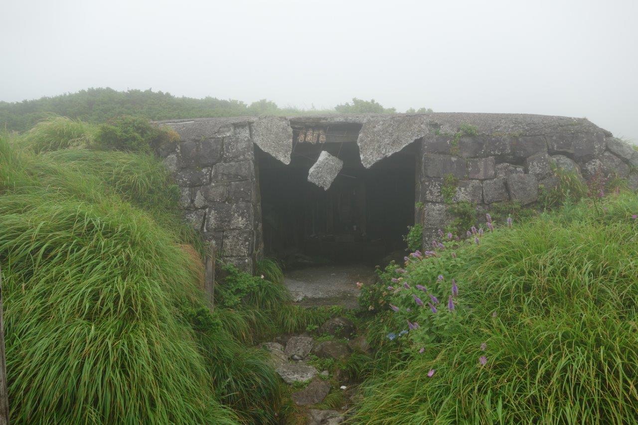 1201 石室（大正時代に作られた避難小屋）